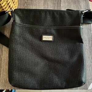 Tommy Hilfiger Women's Chic.              Zip closure.
Adjustable cross strap.